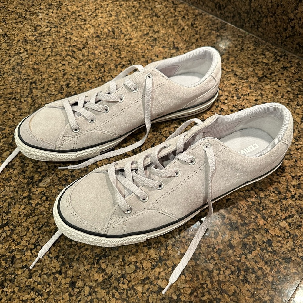 CONVERSE Chuck Taylor Low Top Light Grey Gray Suede Sneakers. Brand New